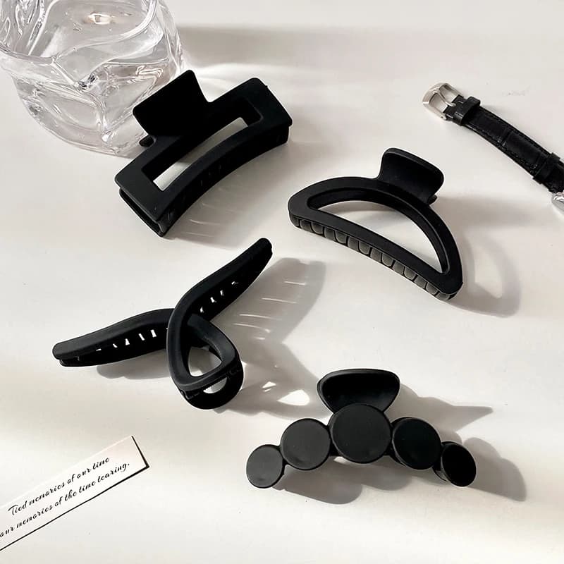 Czarna geometryczna plastikowa klamra do długich włosów 🖤