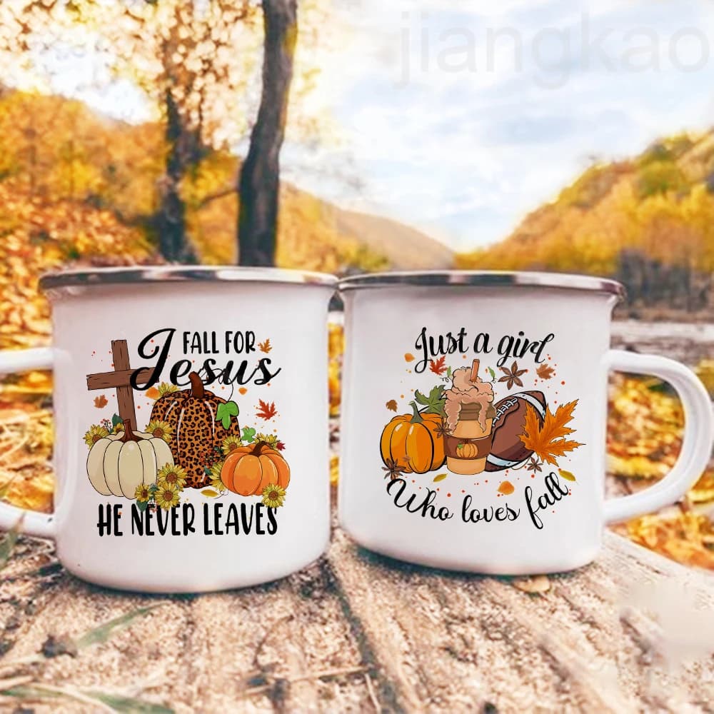 Kubek z nadrukiem „Just A Girl Who Loves Fall” – emaliowany kubek na kawę, herbatę